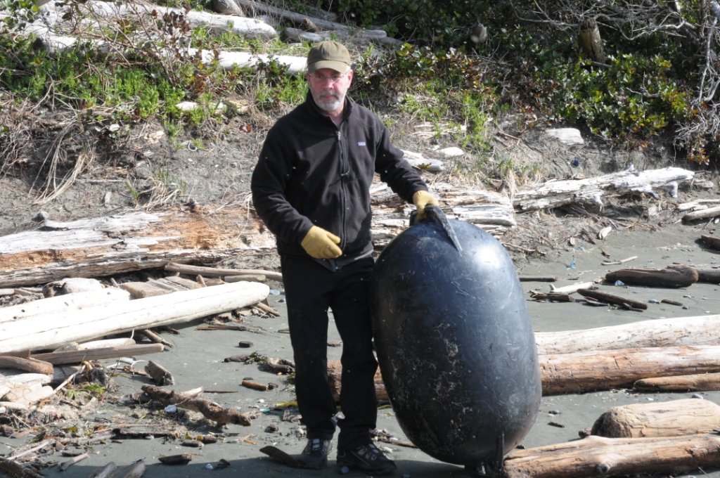 Artist Pete Clarkson collecting Japanese tsunami debris