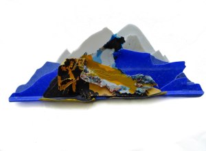 New Wave, marine debris sculpture by Pete Clarkson 